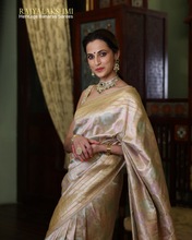 Load image into Gallery viewer, Shilpa Reddy – Rankat Banarasi Silk Saree with Kadwa Weave