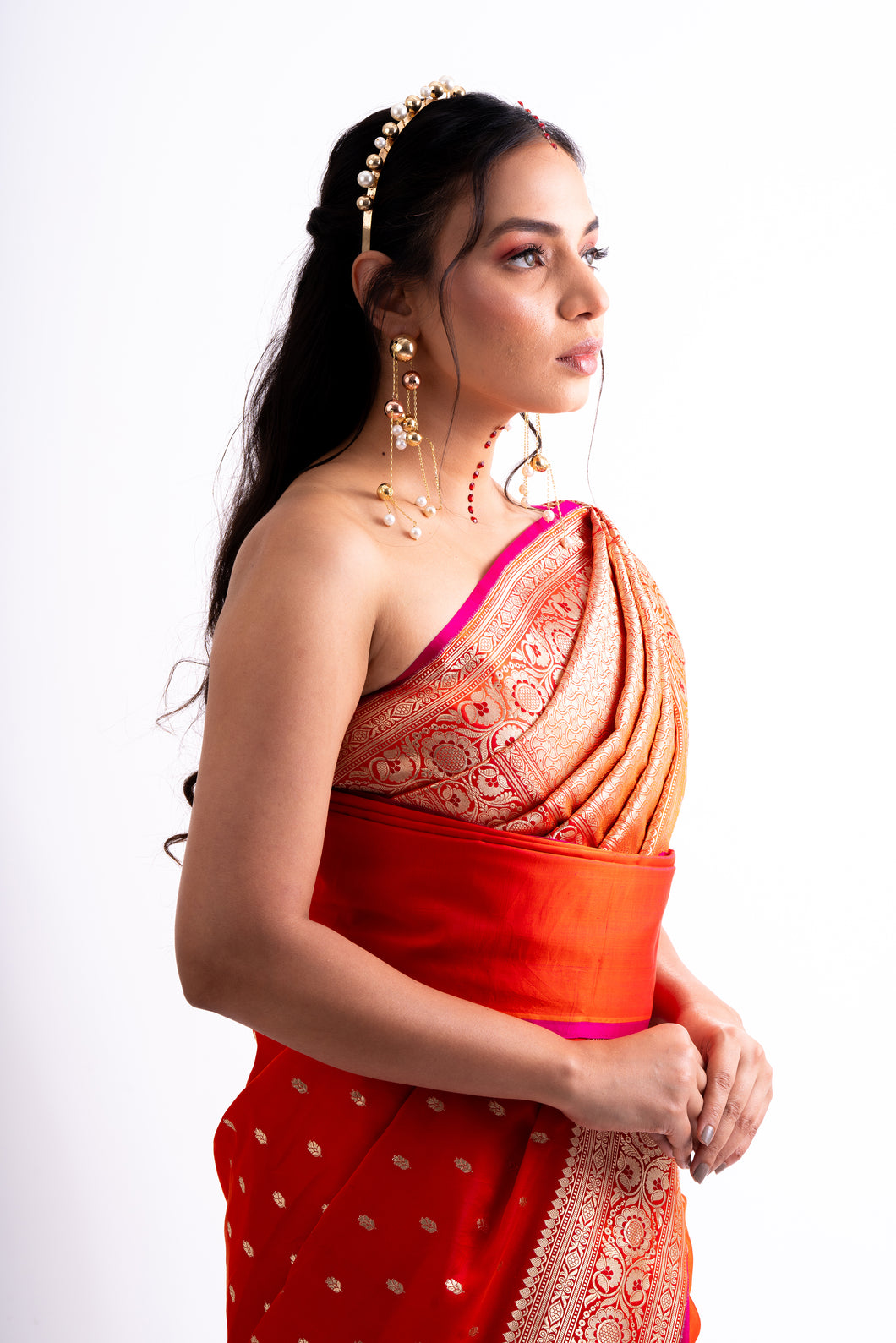 Dual tones of Banarasi Satin silk with minimal Meena work and kadwa weave R 8452