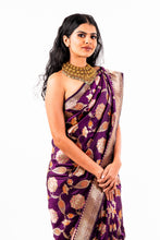 Load image into Gallery viewer, Kadwa jangla weave on a pure silk base R 5445
