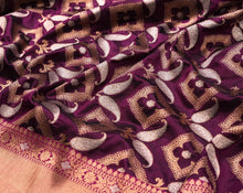 Load image into Gallery viewer, Magenta Pink Katan Weaves With Roopa Zari Saree | Banarasi Collection